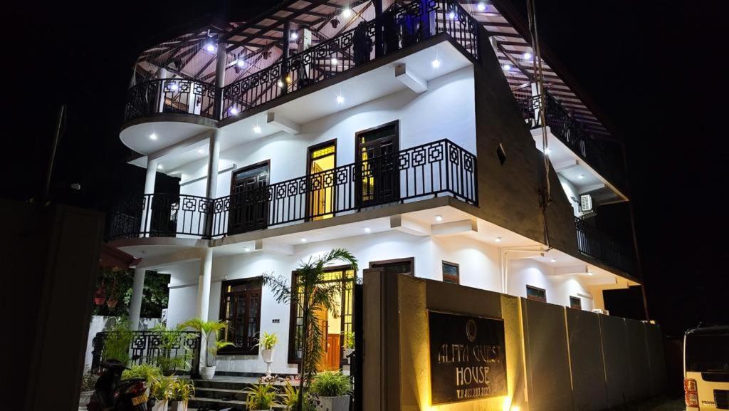 Alffa Guest Inn Trincomalee Oda fotoğraf
